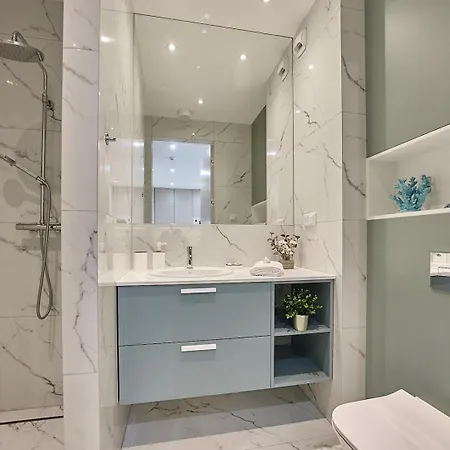 Golden Hour Apartments- Greeneri 310 شقة سفينويتشي