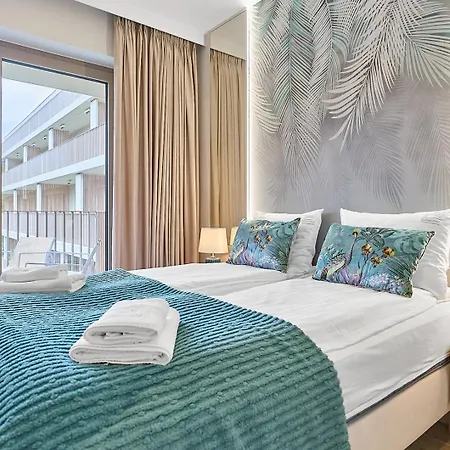 Golden Hour Apartments- Greeneri 310 *